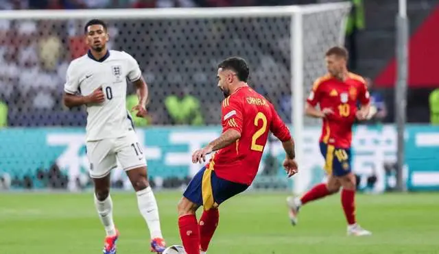 西班牙绝杀英格兰2-1,时隔12年再夺欧洲杯冠军!